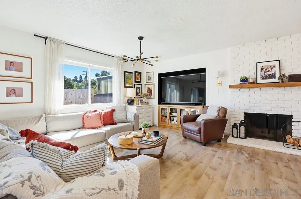 https://cdn.realtyfeed.com/cdn/127/260005907/bc7c16f282bd4861c70bc076772c62f6.webp