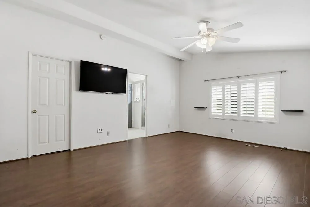 https://cdn.realtyfeed.com/cdn/127/260005910/2972f753ee0e7efb7eab60c9836cbcc8.webp