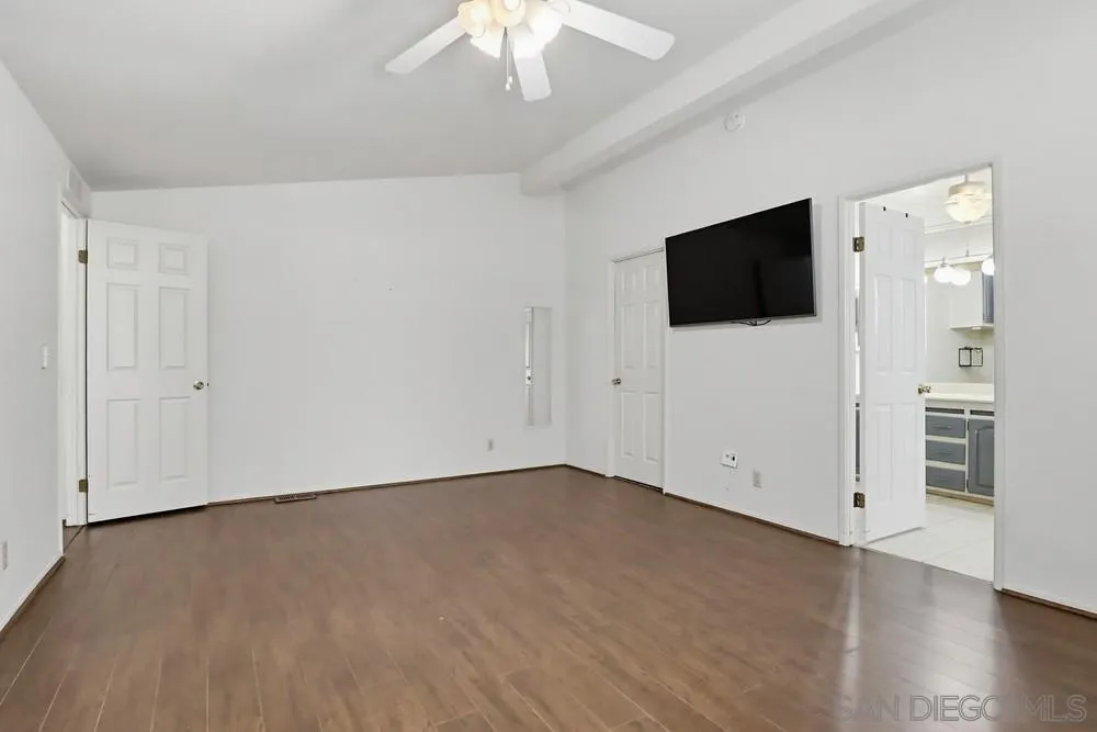 https://cdn.realtyfeed.com/cdn/127/260005910/504b348ecc4958d78f49cf1ad96105ef.webp