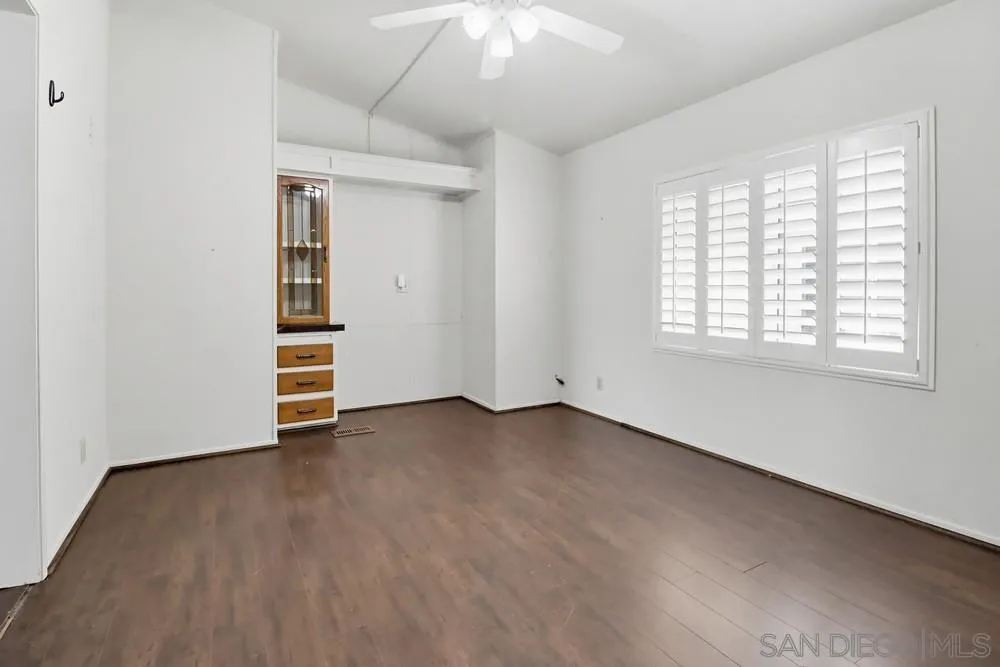 https://cdn.realtyfeed.com/cdn/127/260005910/54fdd8330ba3b94d91b55aefb85d54d3.webp