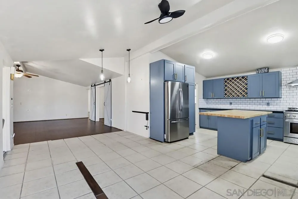 https://cdn.realtyfeed.com/cdn/127/260005910/862fd549d367f0d9d16725da942e6656.webp