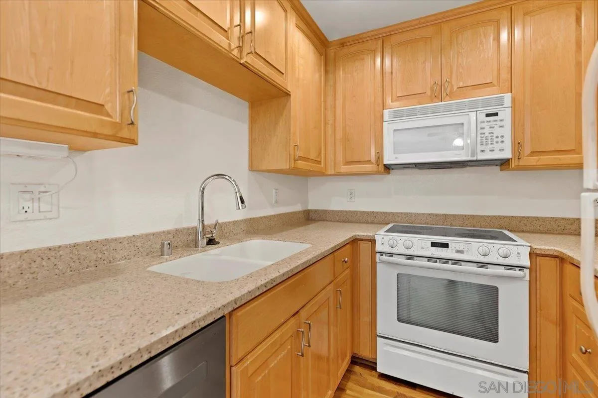 Photo #7: 260005925 Listing: Photo #7