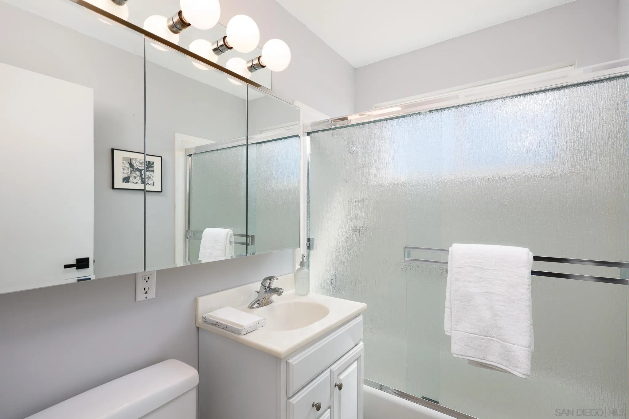https://cdn.realtyfeed.com/cdn/127/260005928/4ce806a3df3c978fa90e88d40c502548.webp