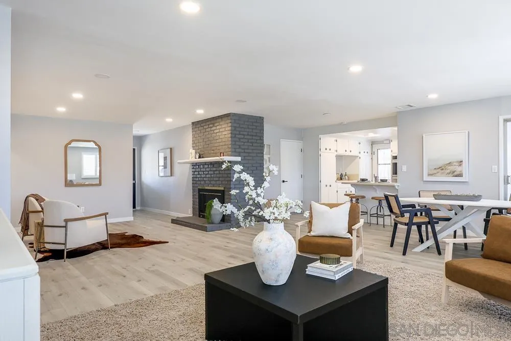 https://cdn.realtyfeed.com/cdn/127/260005928/749712f4e01ae1d309f66978e32968d0.webp