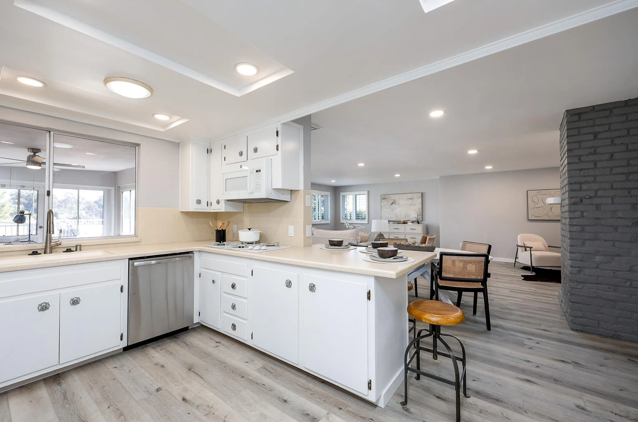 https://cdn.realtyfeed.com/cdn/127/260005928/9a0793c78c42e652672f29cbaae90837.webp