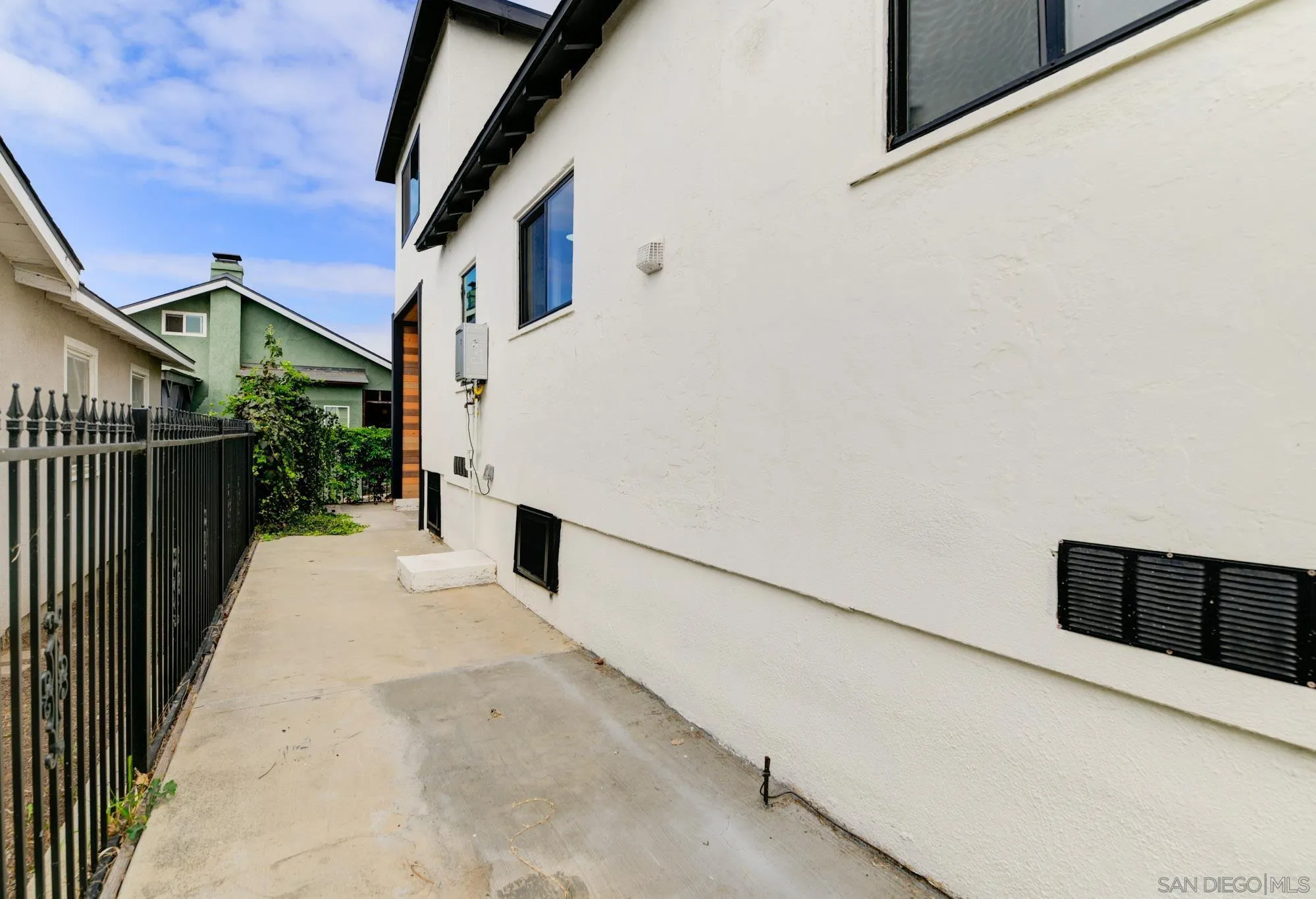 https://cdn.realtyfeed.com/cdn/127/260005930/2f8f846f9865647d6d251b0ec9871c59.webp
