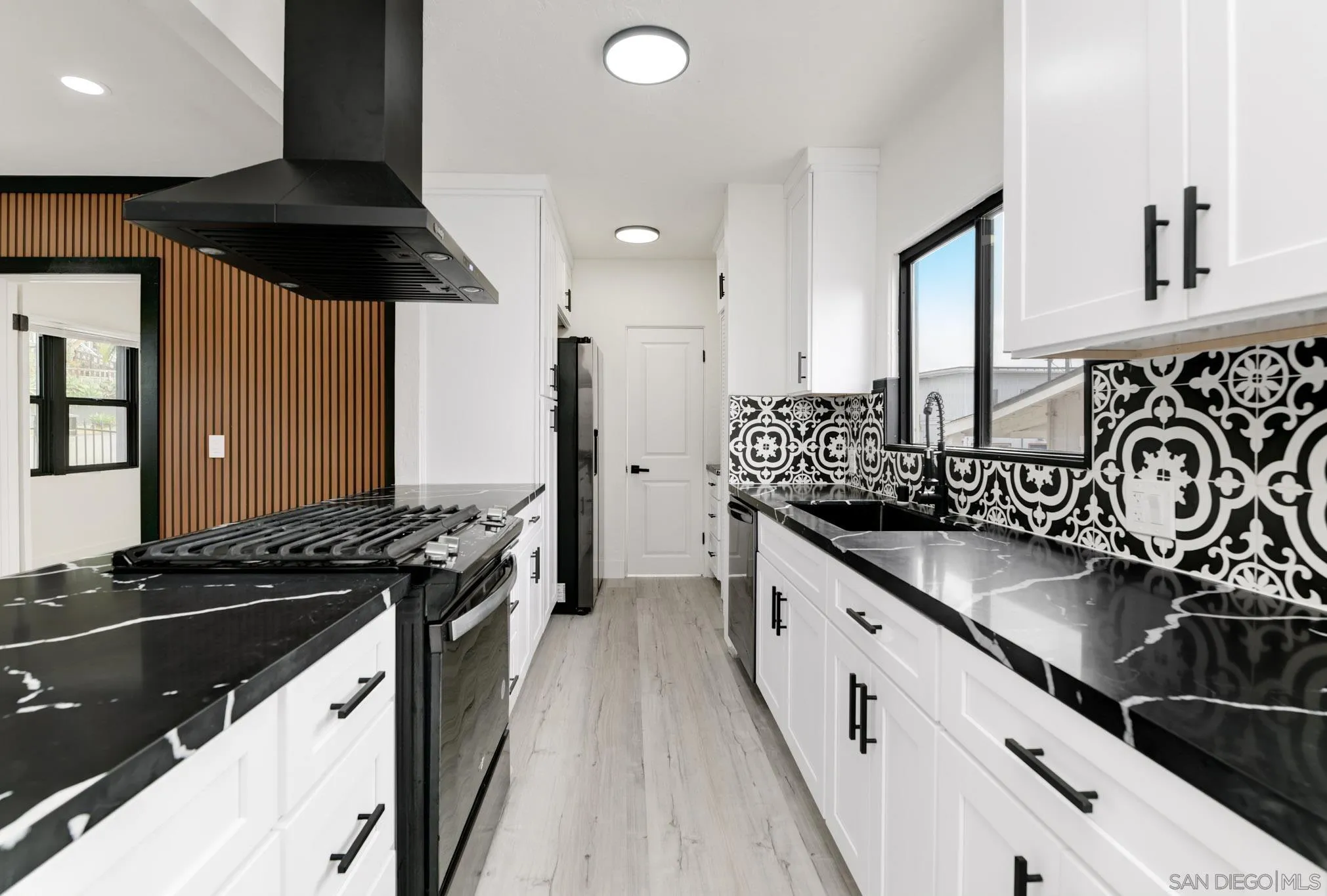 https://cdn.realtyfeed.com/cdn/127/260005930/513aa94d9fa100ae28291c78158fa882.webp