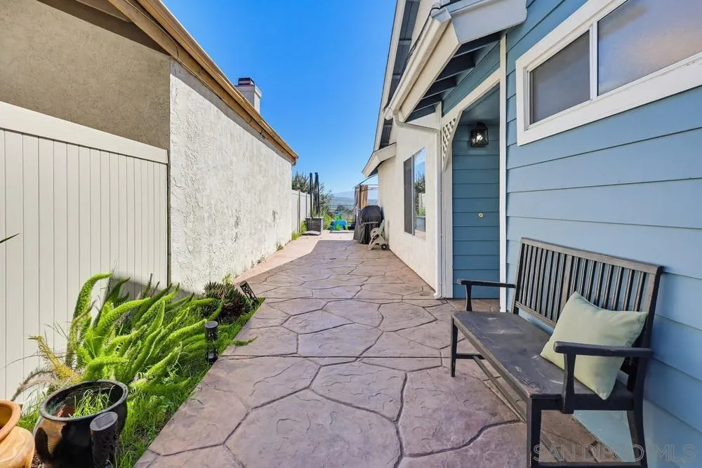 https://cdn.realtyfeed.com/cdn/127/260005931/1940fcb33dafe032e1f74249300bfa65.webp