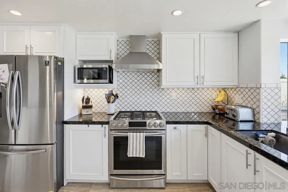 https://cdn.realtyfeed.com/cdn/127/260005931/1d0b179e71624ff5be3bbe243284d89a.webp