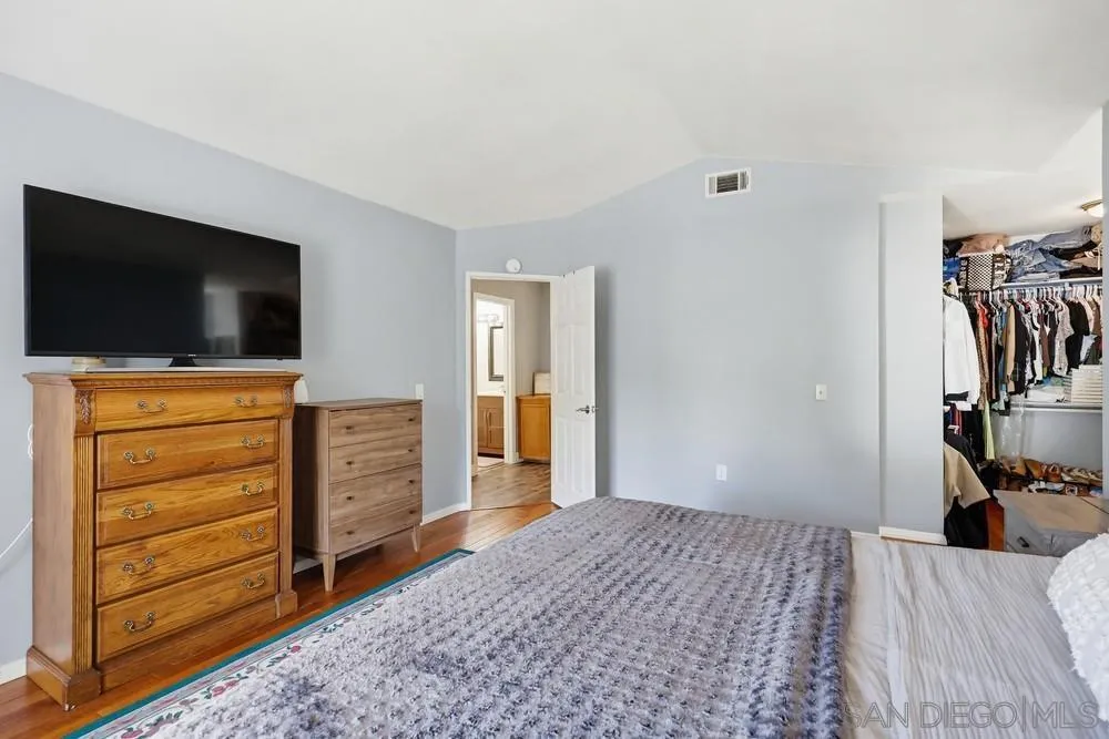 https://cdn.realtyfeed.com/cdn/127/260005931/edd9e6704c835f51505f19d753fc3eab.webp