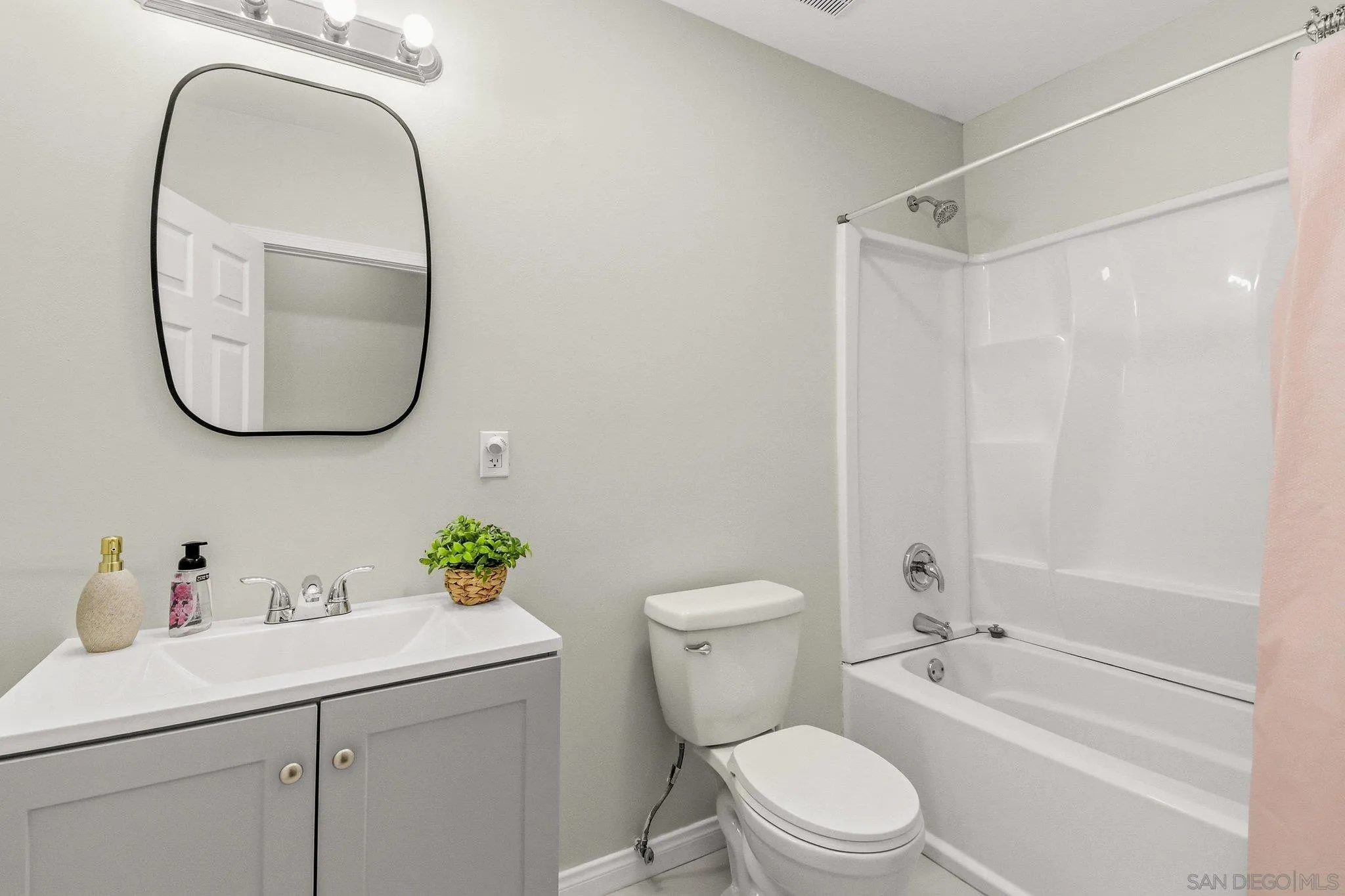https://cdn.realtyfeed.com/cdn/127/260005932/0aa04220ae3224cea8c7733dc76065d7.webp