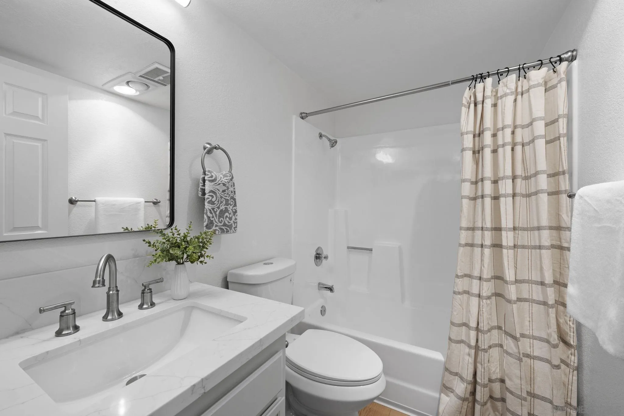 Photo #12: 260005934 Listing: Photo #12
