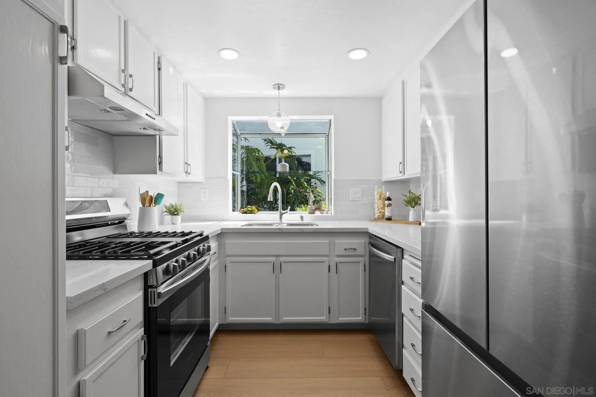 Photo #6: 260005934 Listing: Photo #6