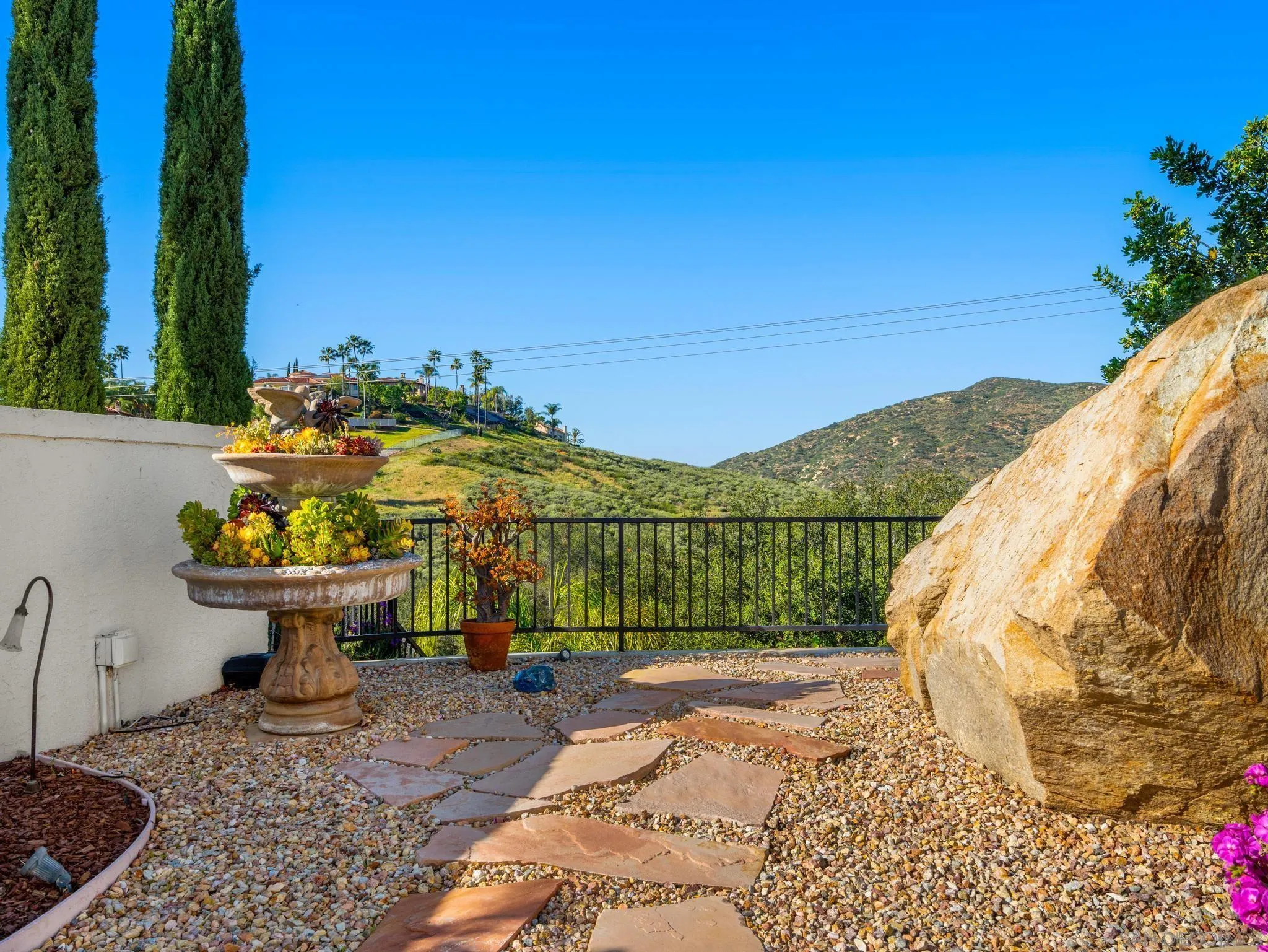 https://cdn.realtyfeed.com/cdn/127/260005937/11a3b0ed6200f638915977397c79d8a0.webp