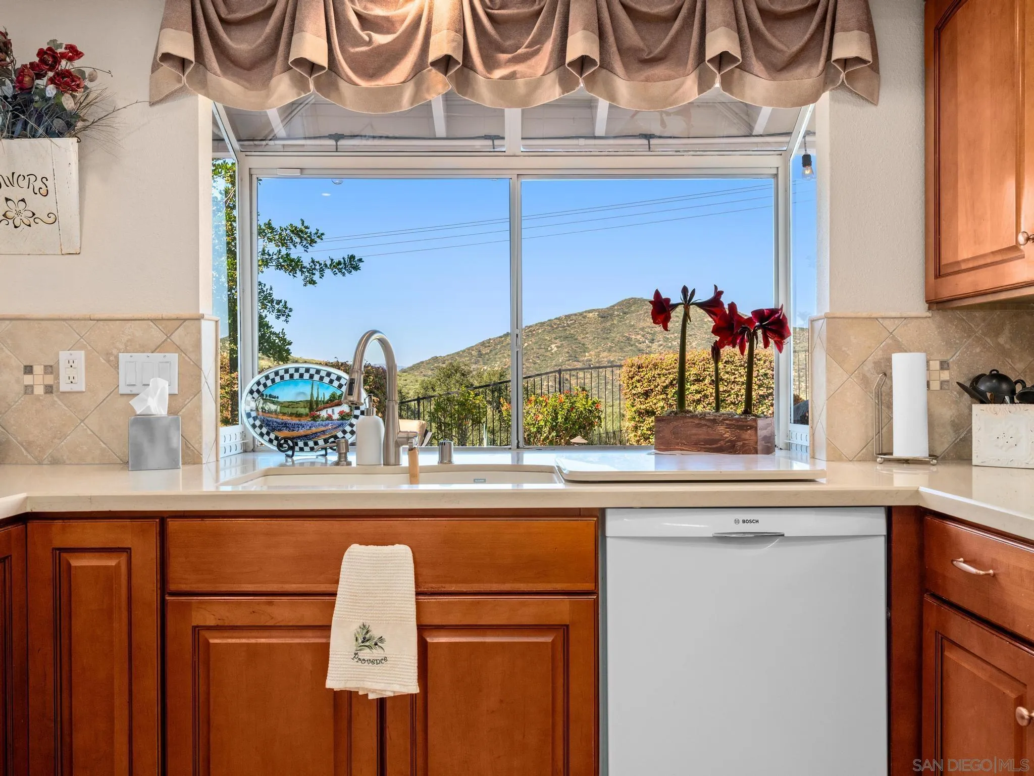 https://cdn.realtyfeed.com/cdn/127/260005937/25130062b8519f09397f89df4fdc395f.webp