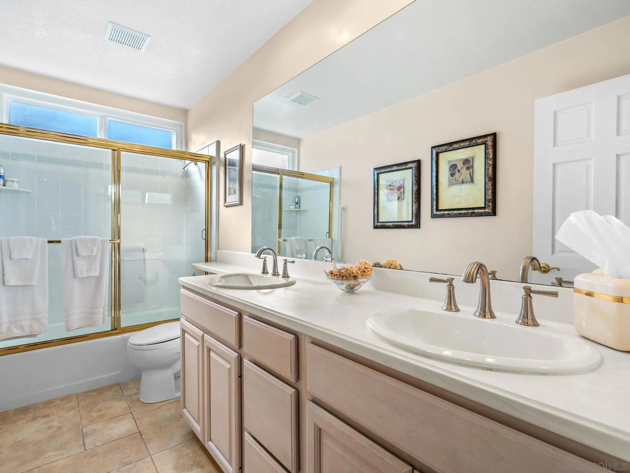 https://cdn.realtyfeed.com/cdn/127/260005937/54fbf02026738589ffc808af482e00ff.webp