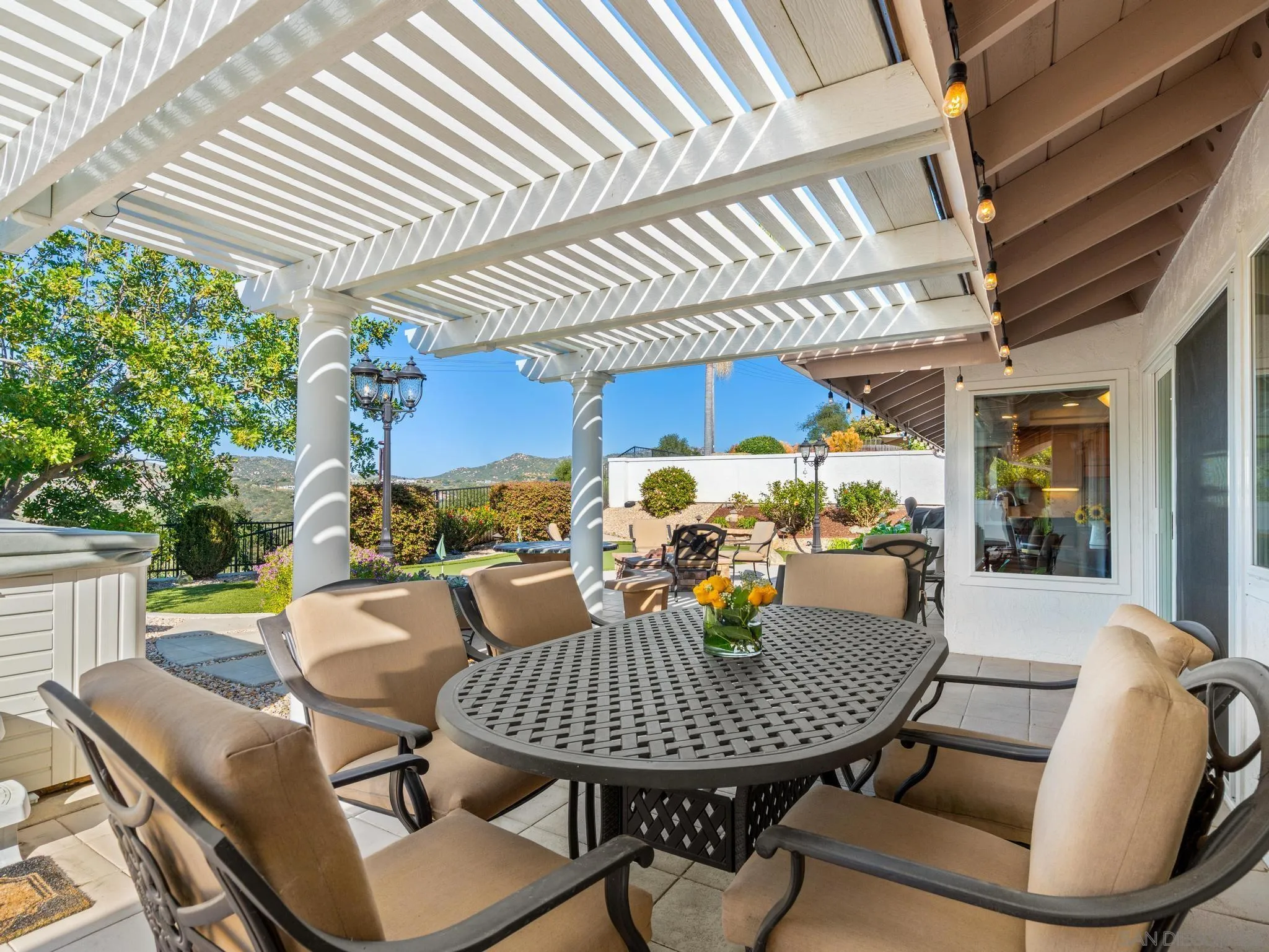 https://cdn.realtyfeed.com/cdn/127/260005937/f098867c5d38fbd8193cfbc25f24711d.webp