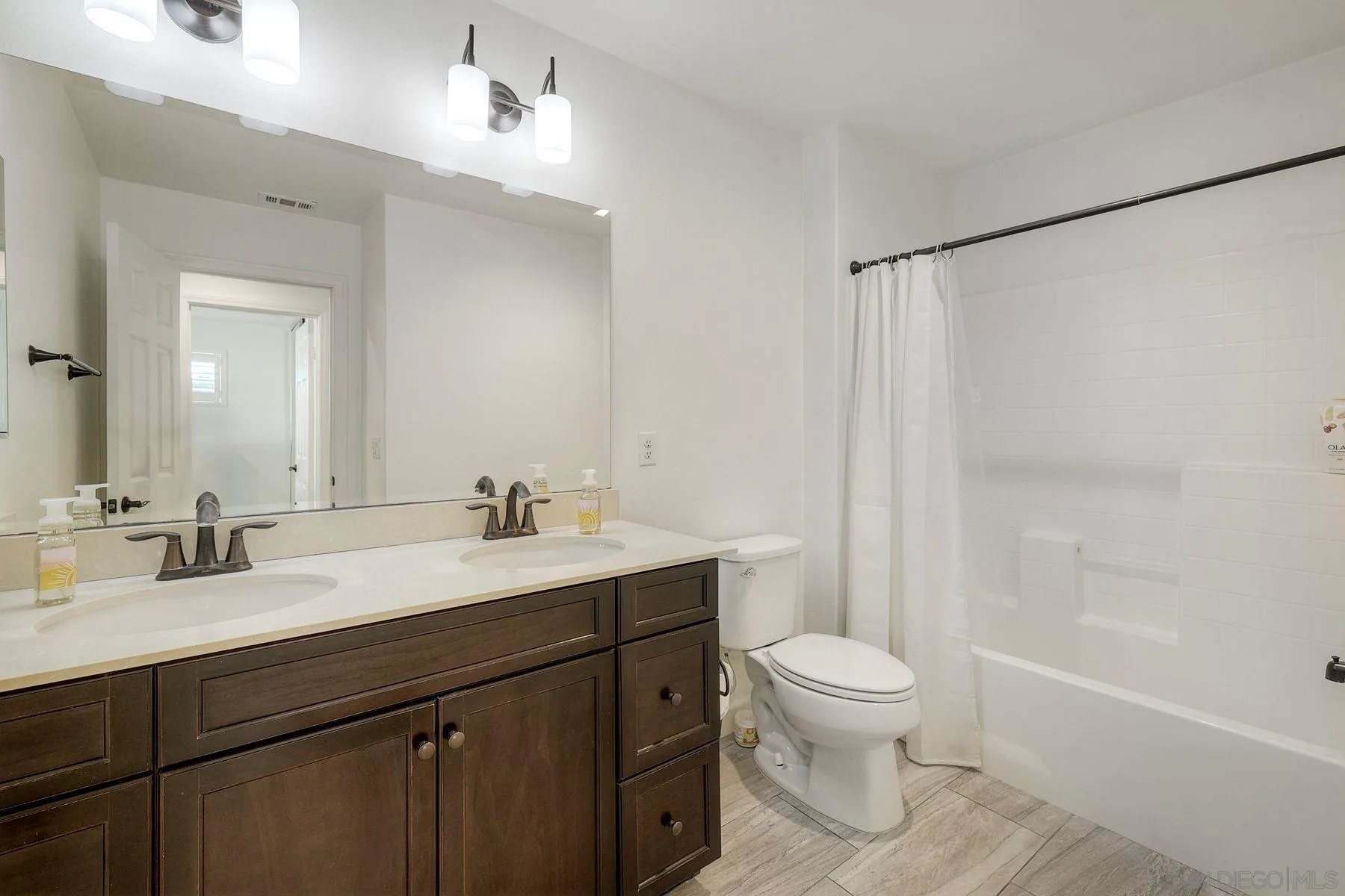 Photo #19: 260005939 Listing: Photo #19