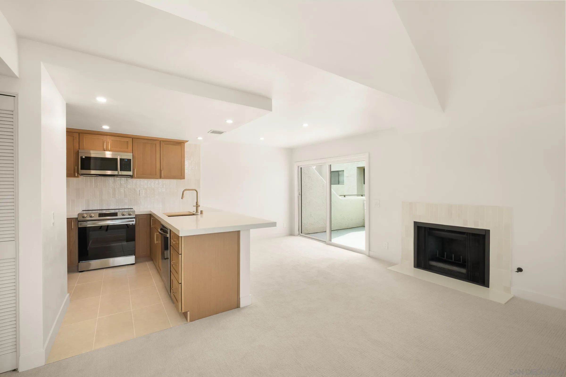 https://cdn.realtyfeed.com/cdn/127/260005941/e92d6fca998ae43eed1ccd238087a6d9.webp
