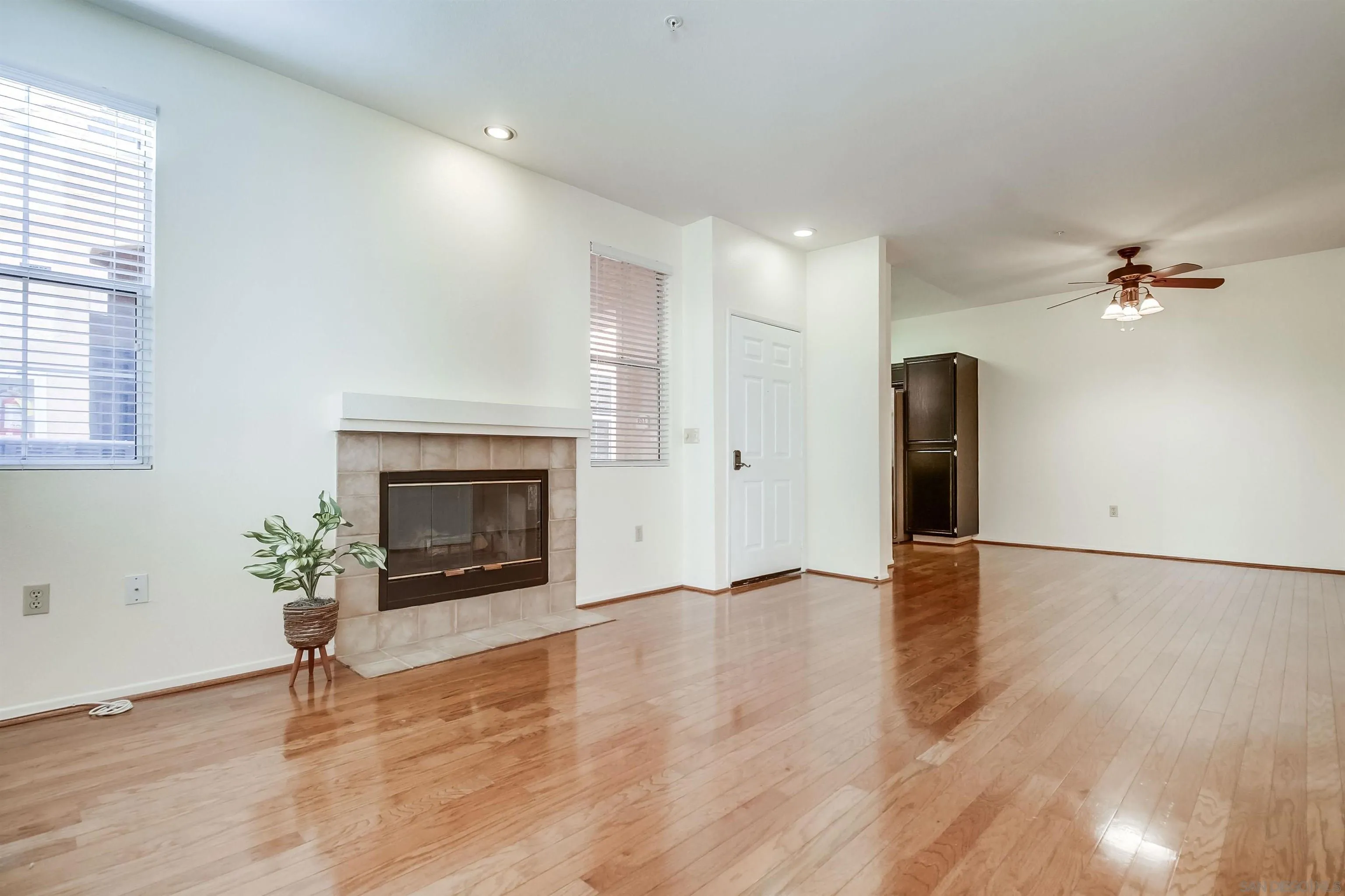 https://cdn.realtyfeed.com/cdn/127/260005948/60612ad768b684db96cc12752f3e7b9f.webp