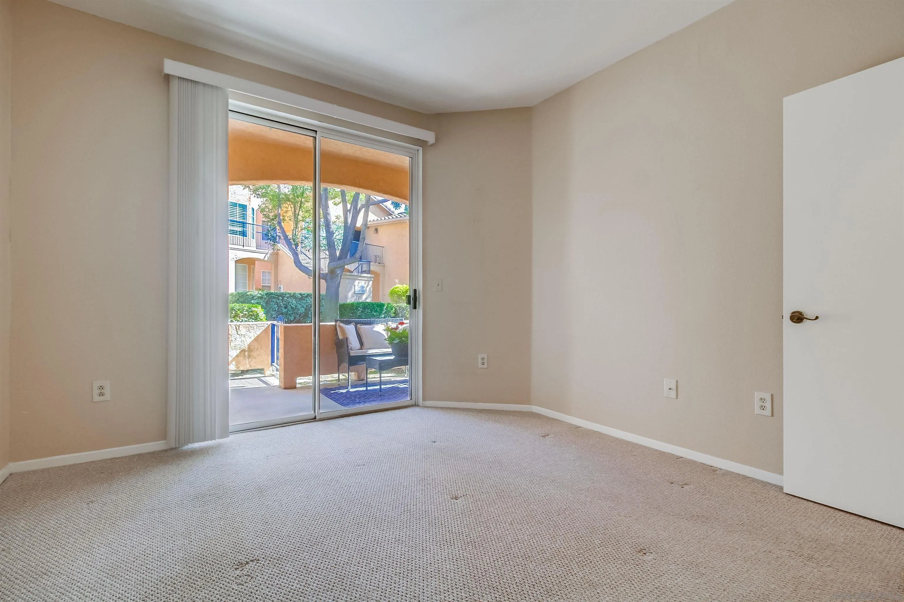 https://cdn.realtyfeed.com/cdn/127/260005948/e0ac79fc3592614c17914582980e2b87.webp