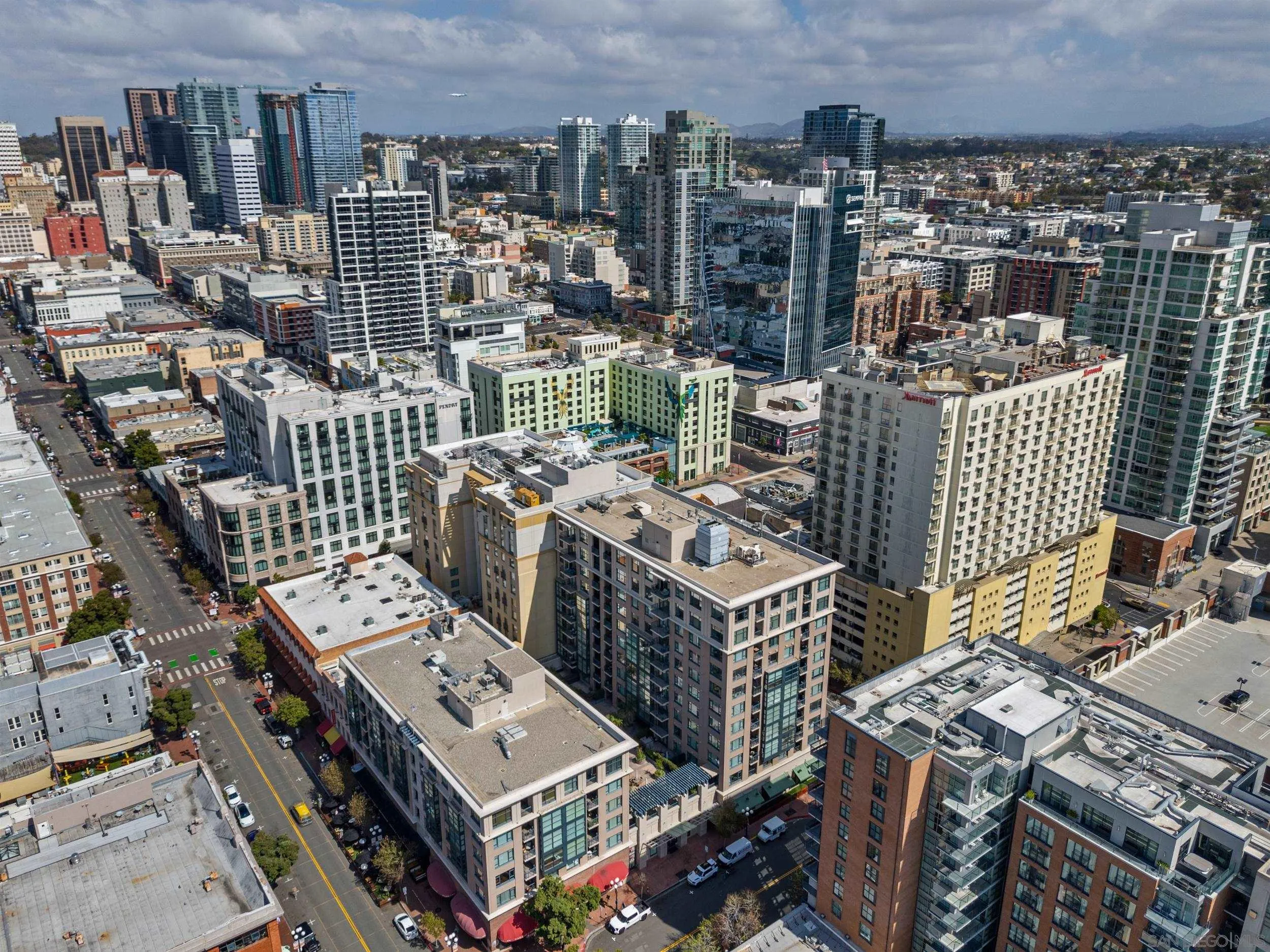 https://cdn.realtyfeed.com/cdn/127/260005949/1c7f6a2e1ad77f9a699781b8c983f599.webp
