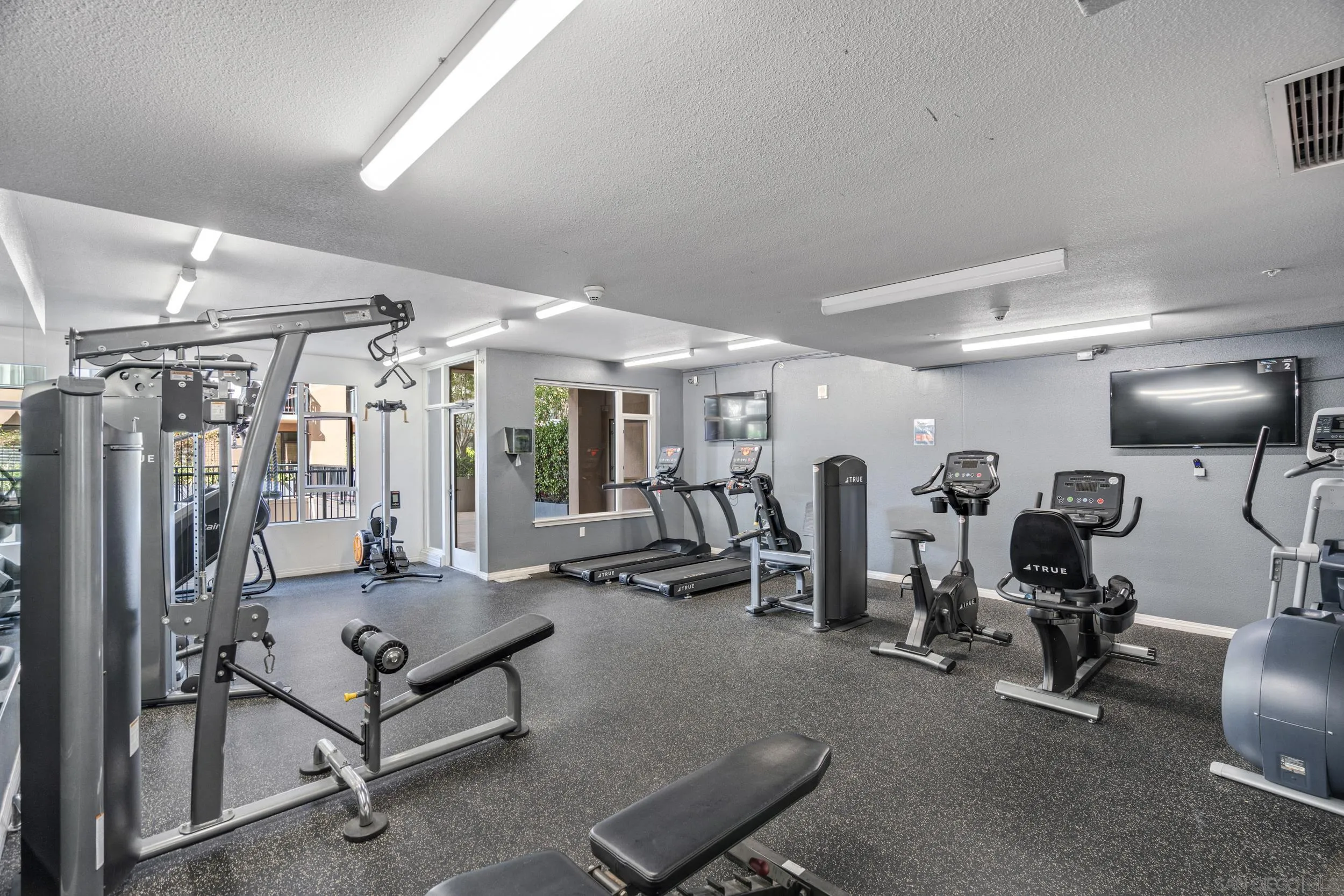 https://cdn.realtyfeed.com/cdn/127/260005949/2e9ba289806cc0aa9e0c956a06f40695.webp