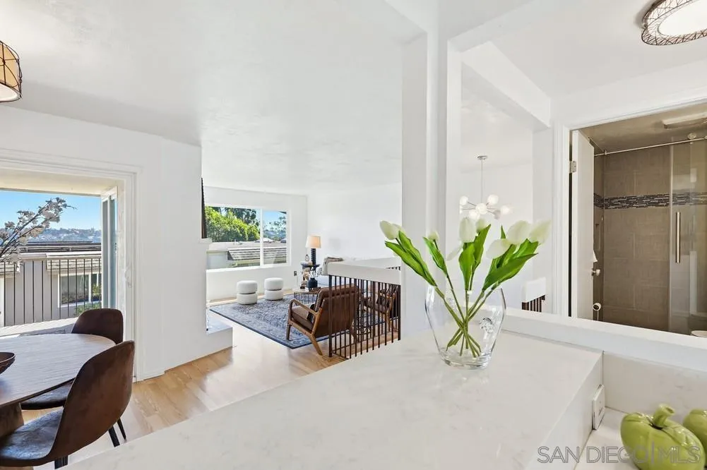 https://cdn.realtyfeed.com/cdn/127/260005950/128051df6da0a20e34e0e93c09b5c388.webp