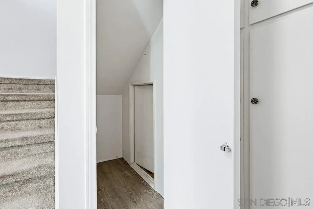 https://cdn.realtyfeed.com/cdn/127/260005950/18c08611c27a9f66062f0c9c9575dfe5.webp