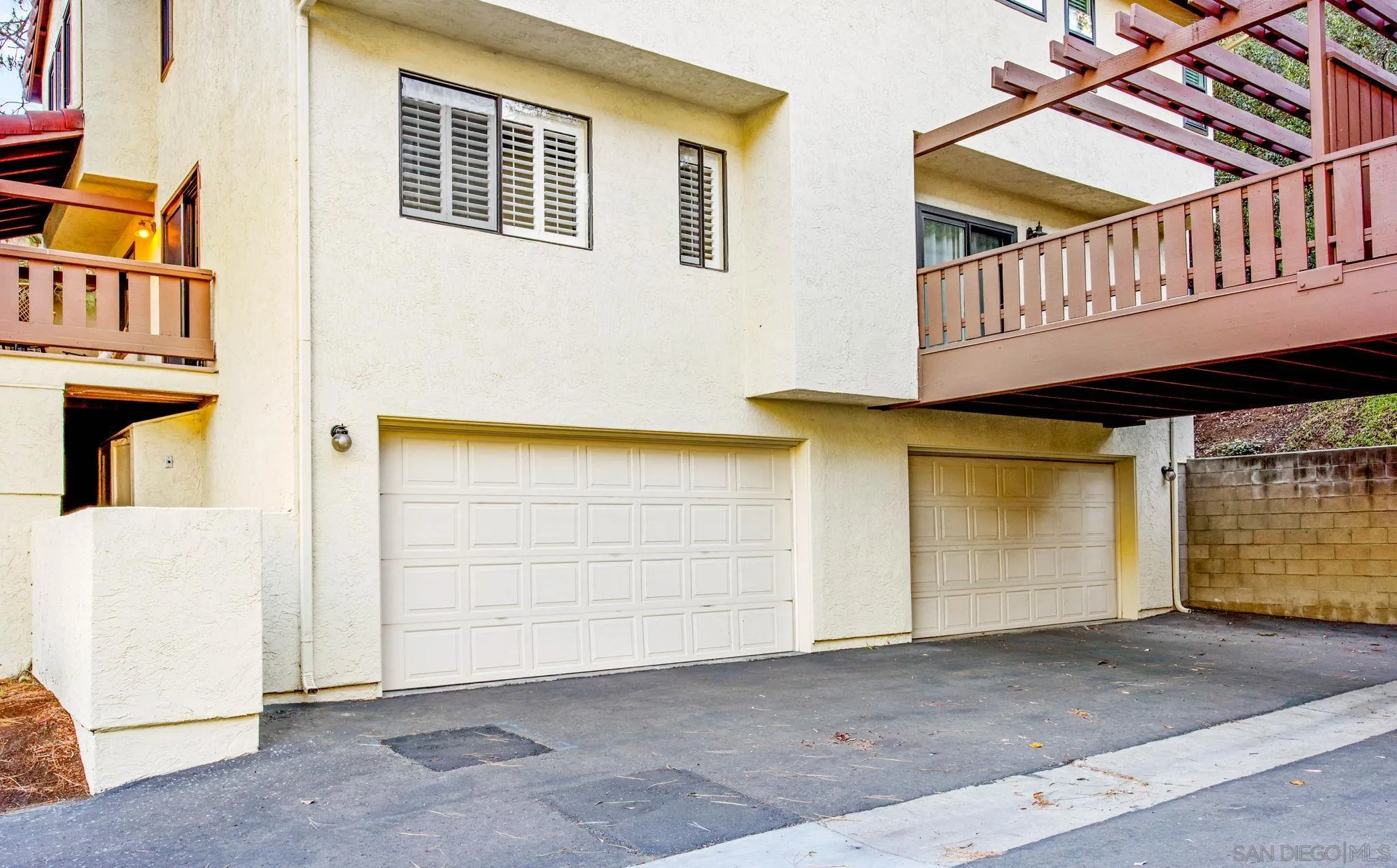 https://cdn.realtyfeed.com/cdn/127/260005956/1967fb52e7f785c06662b030e6aac917.webp