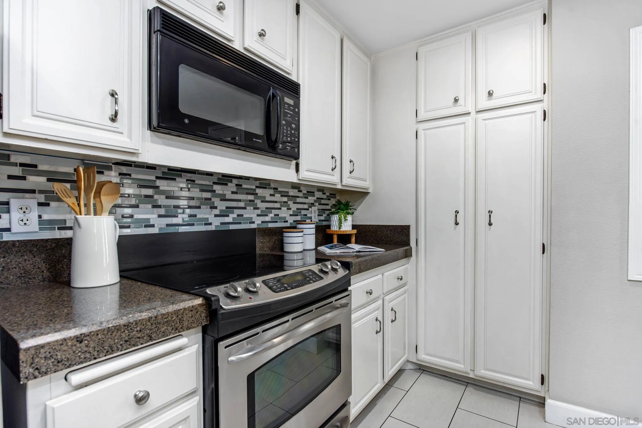 https://cdn.realtyfeed.com/cdn/127/260005956/2ba5f1ff13dc9be835f393ee69dbf6d6.webp