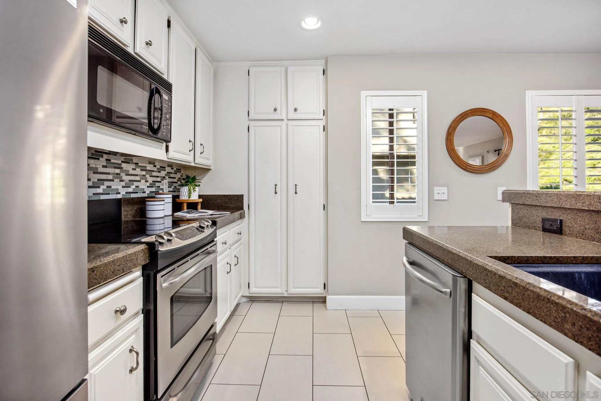 https://cdn.realtyfeed.com/cdn/127/260005956/769f4c7b6cb3c8b6dbd2d758cd114022.webp