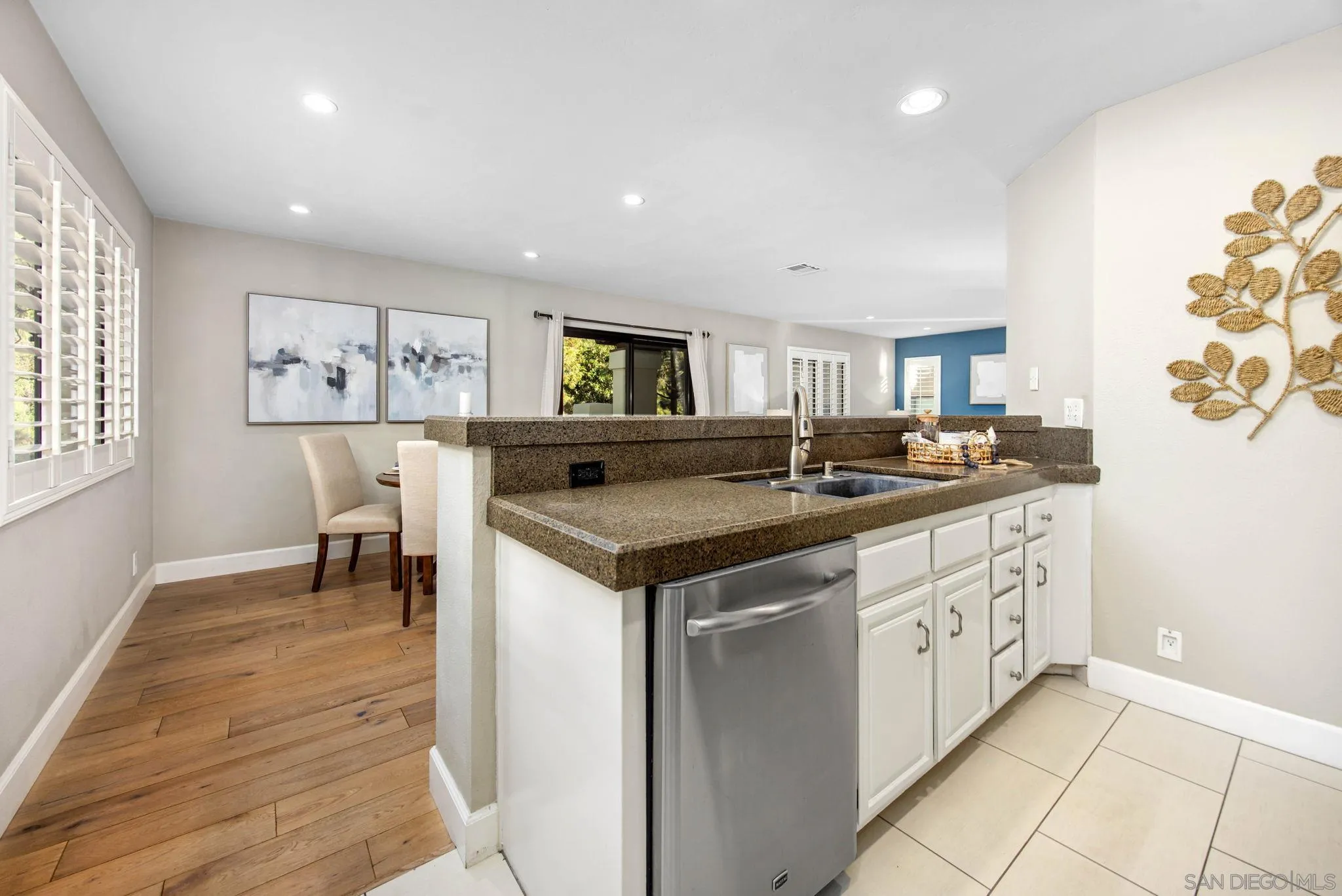 https://cdn.realtyfeed.com/cdn/127/260005956/8648a2604969014882dc5271f67e29f4.webp