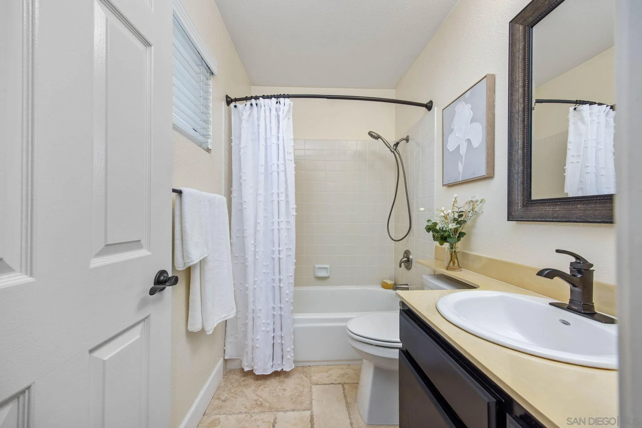 https://cdn.realtyfeed.com/cdn/127/260005956/8f526653995e38145ab152d9e6aaf8cb.webp