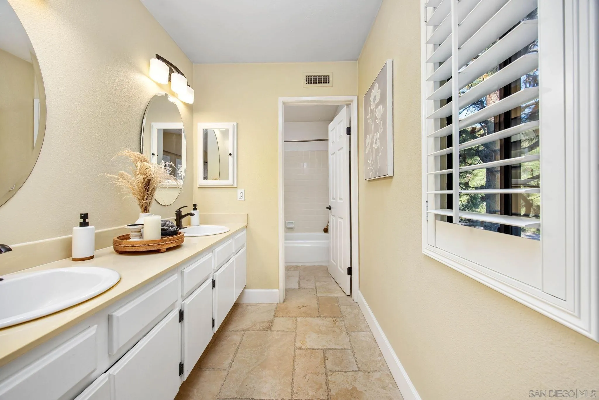 https://cdn.realtyfeed.com/cdn/127/260005956/bb348397dedca0795bfb70f8e03aa920.webp