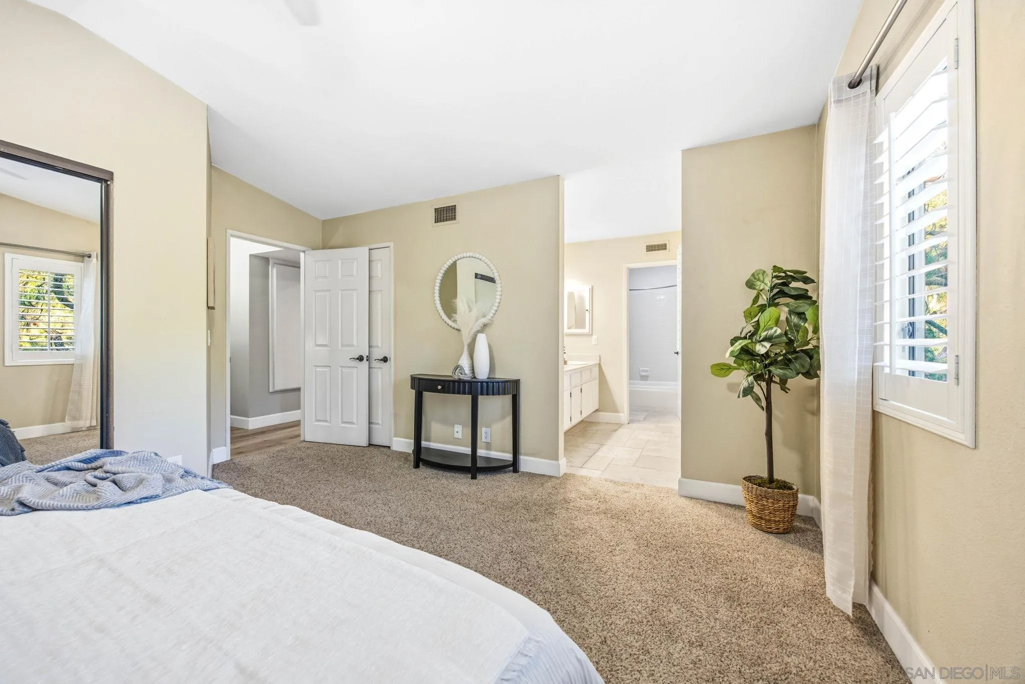 https://cdn.realtyfeed.com/cdn/127/260005956/dcdde7786c5f1a79a99417ab45b3fd5b.webp
