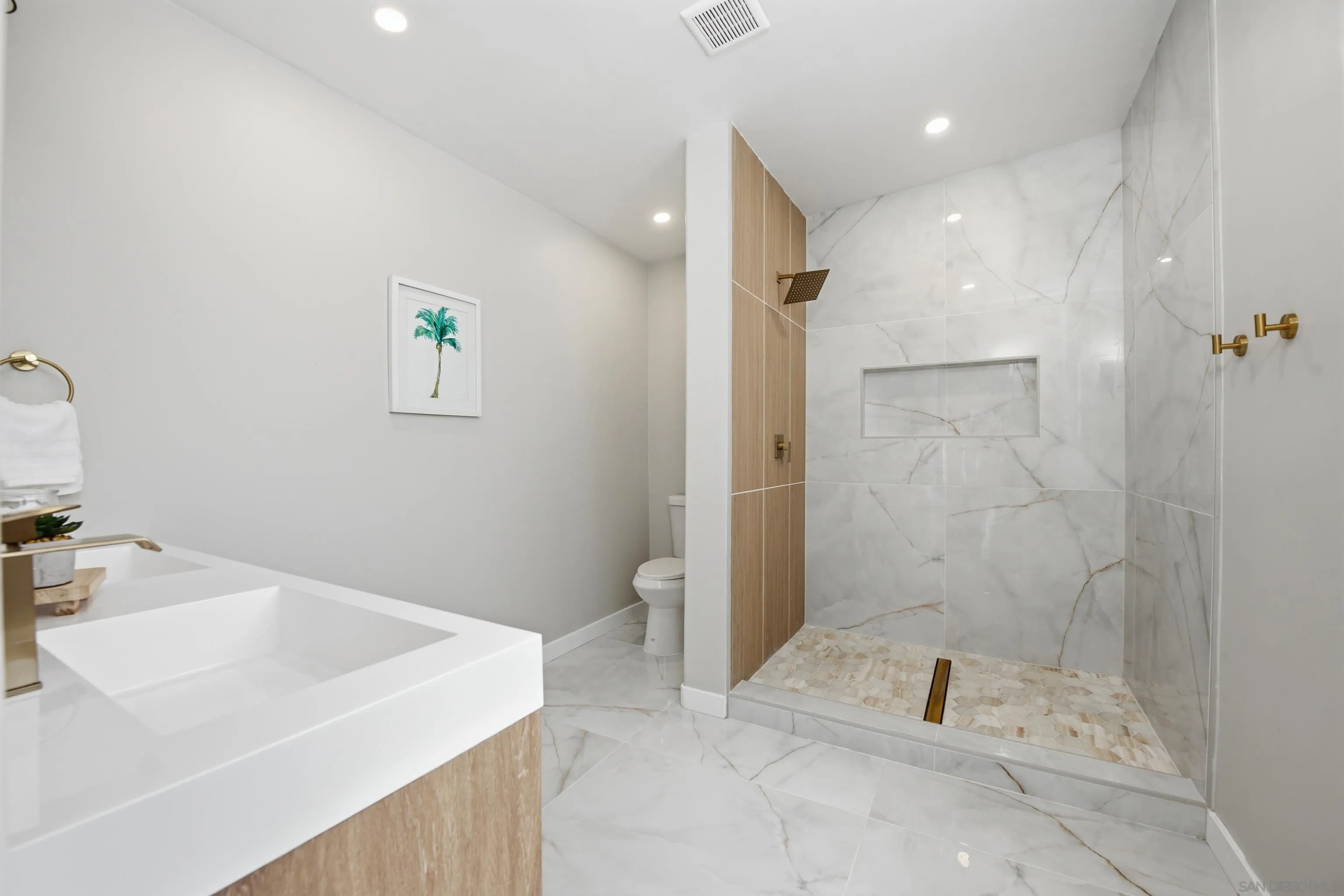 https://cdn.realtyfeed.com/cdn/127/260005960/47ed7fb660eaf7b98a12a0b513c4679b.webp