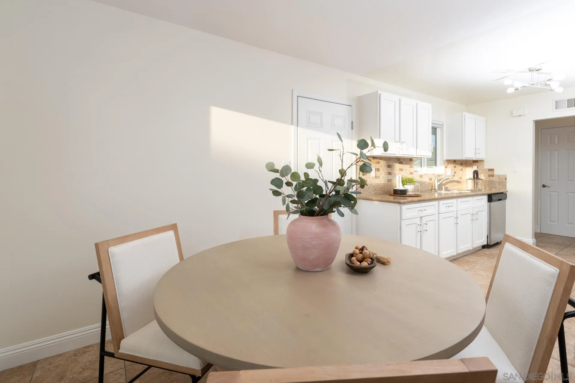 https://cdn.realtyfeed.com/cdn/127/260005964/c7656efb1b71f3c5f3795ac7aa374dc6.webp