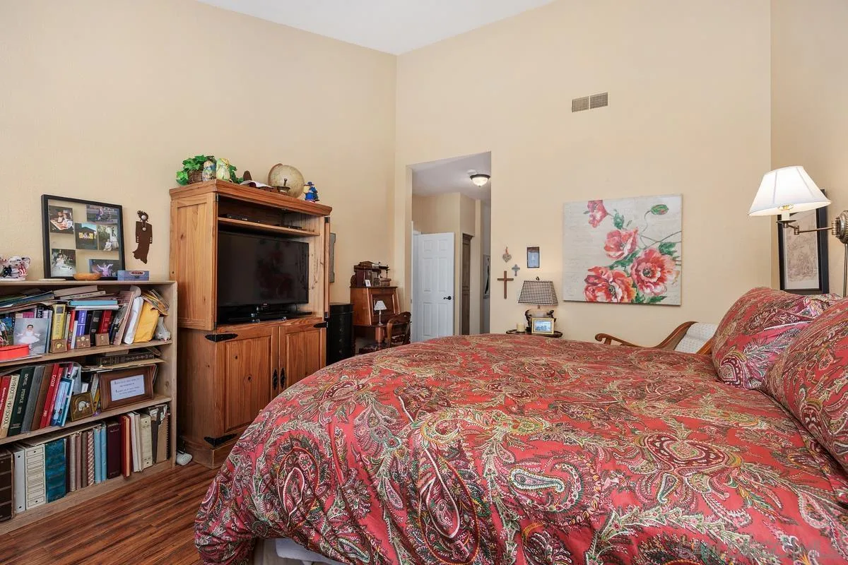 https://cdn.realtyfeed.com/cdn/127/260005974/6d7d1ae4dc3dc26beb7b8b821038479e.webp