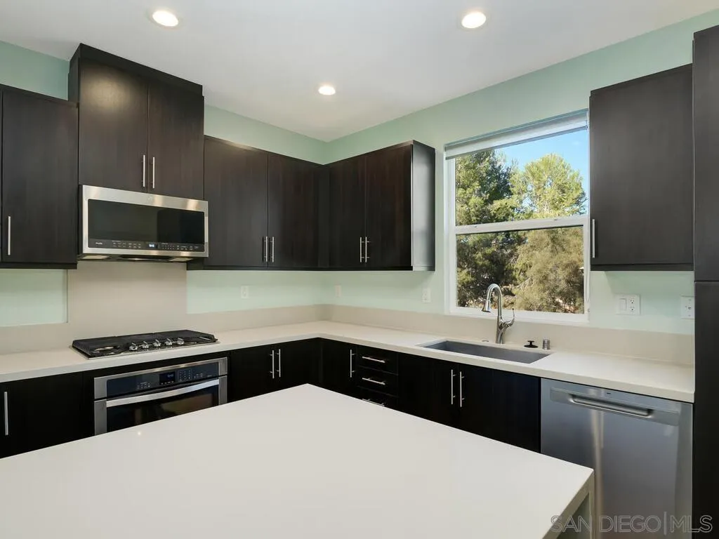 Photo #10: 260005975 Listing: Photo #10
