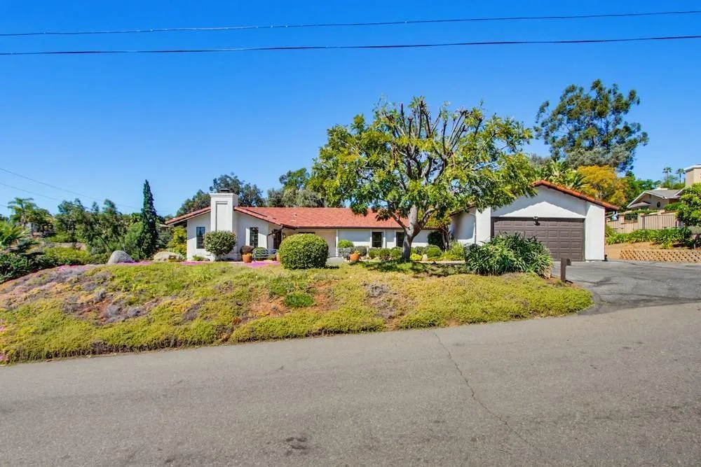 https://cdn.realtyfeed.com/cdn/127/260005978/827705498adb4f8c4281881fb0eaef97.webp