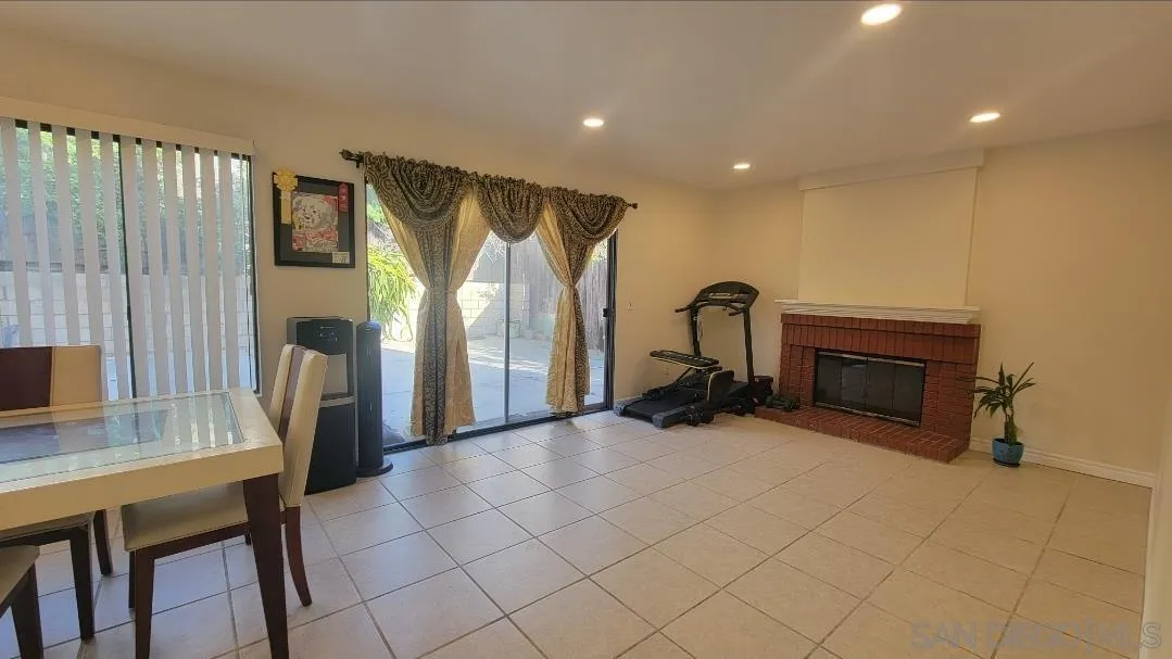 https://cdn.realtyfeed.com/cdn/127/260005983/a501b5b55a62fd4296bd2f12248b742d.webp