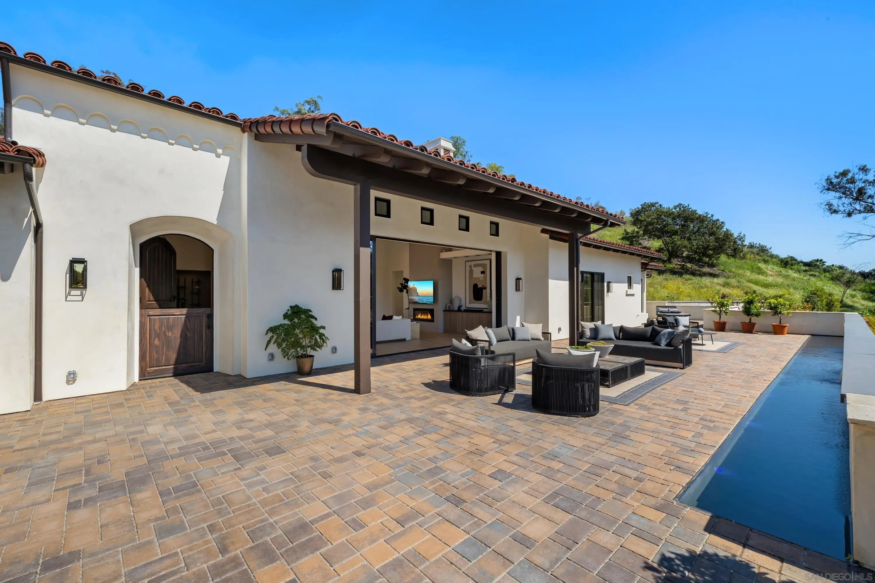 https://cdn.realtyfeed.com/cdn/127/260005984/14fb3fa13f95e1bcf6f7b89431b500e6.webp