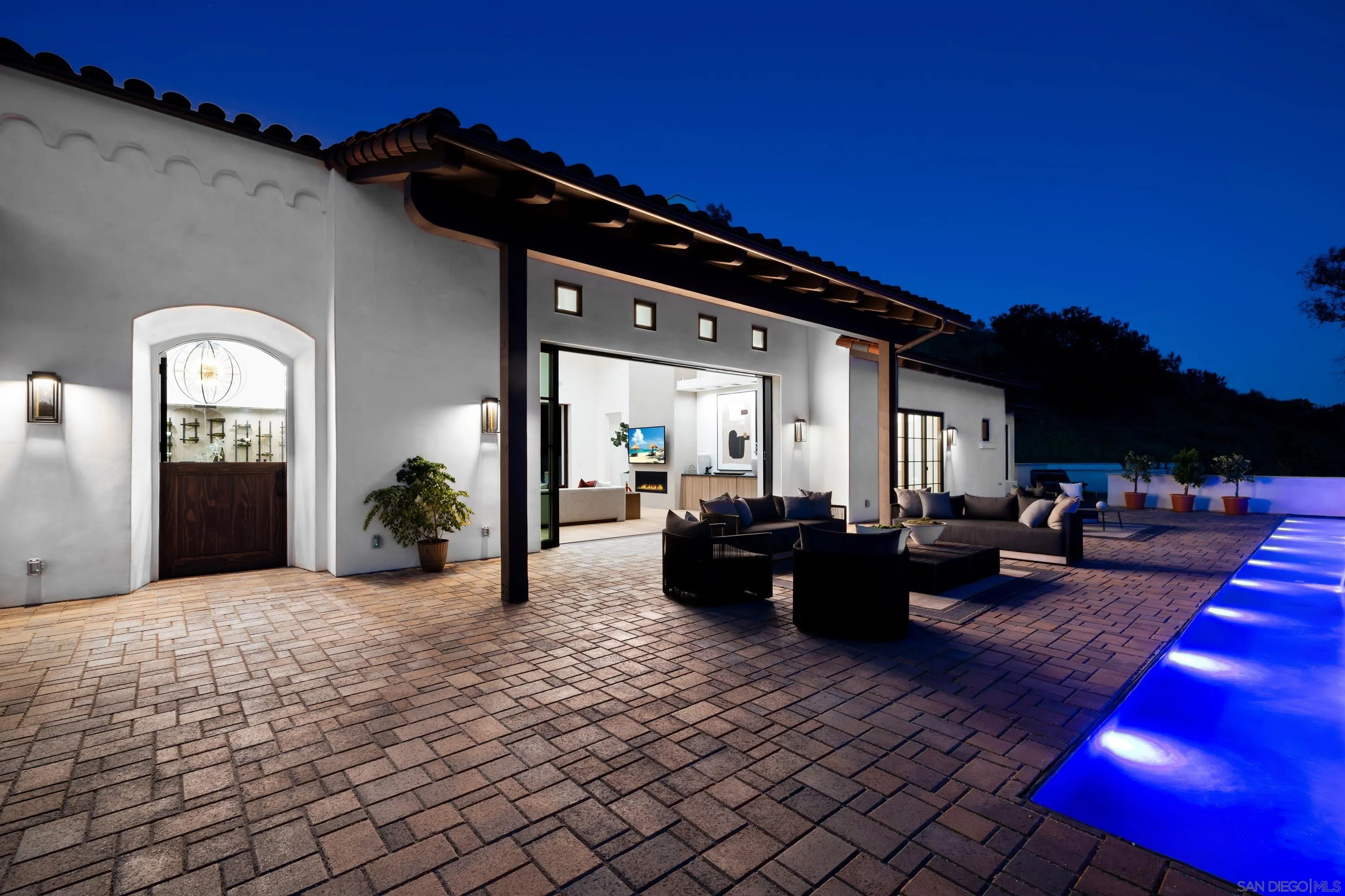https://cdn.realtyfeed.com/cdn/127/260005984/ea69b37c7d91788ad9b2f38cb6b5dd26.webp