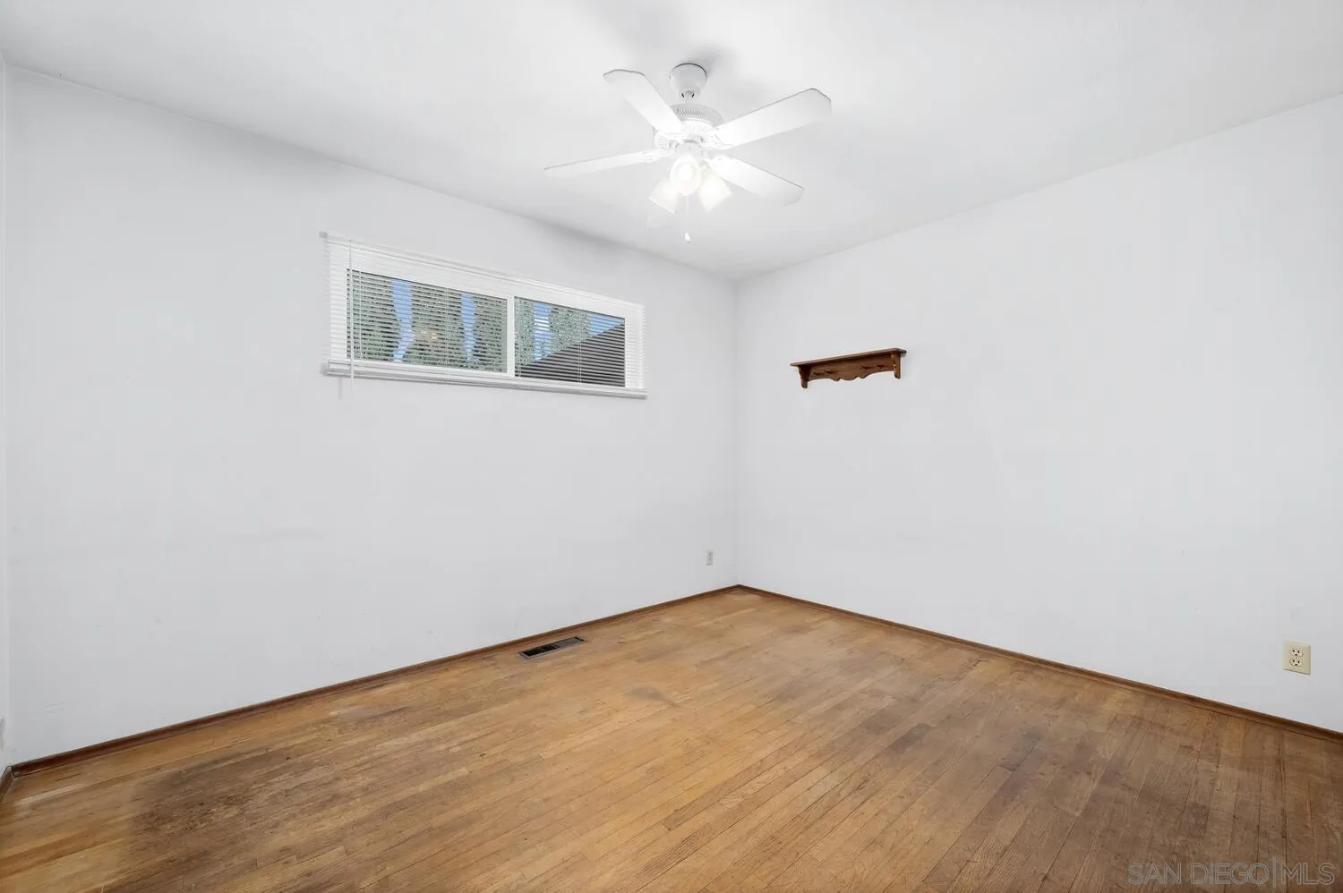 https://cdn.realtyfeed.com/cdn/127/260005994/019f94b239751c2840321c1832fa1774.webp