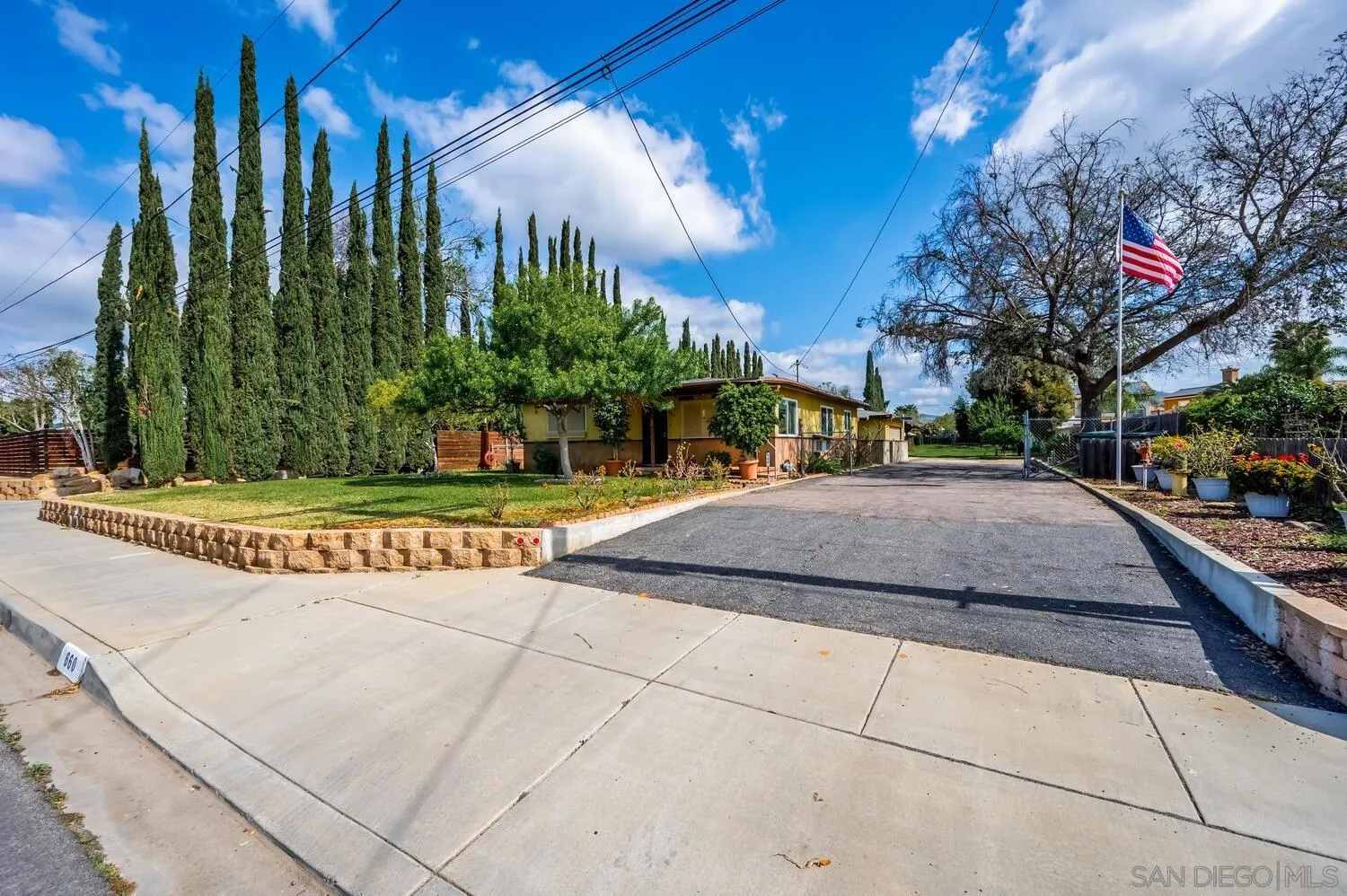https://cdn.realtyfeed.com/cdn/127/260005994/6f9a0c574becd069f07eff26b77e4d74.webp