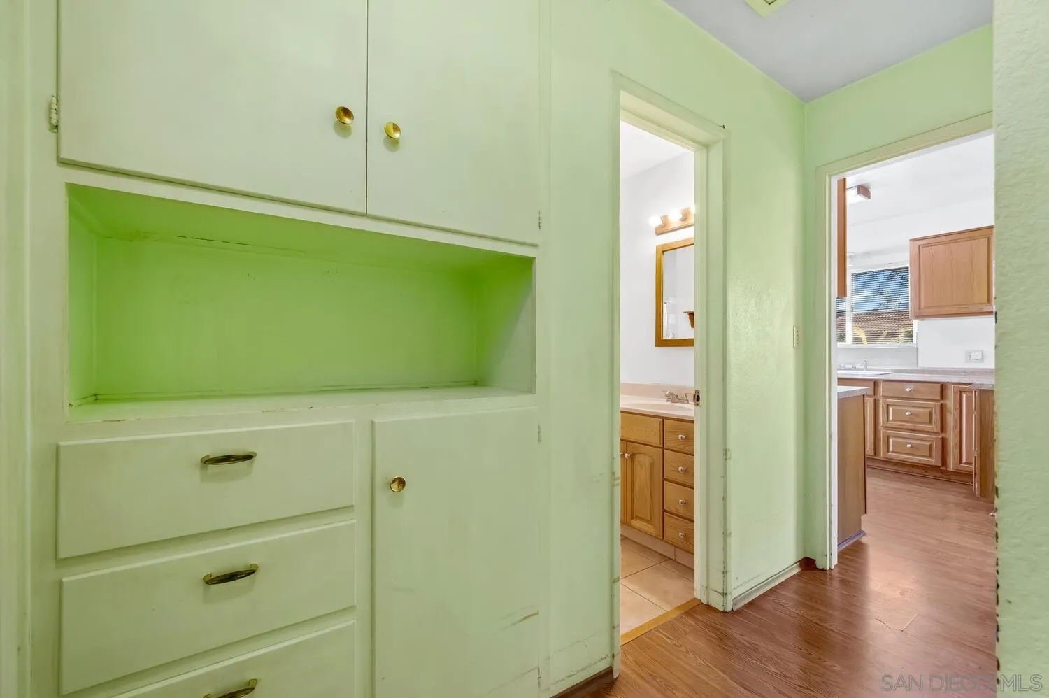 https://cdn.realtyfeed.com/cdn/127/260005994/a8ce78883bba7dc2e66f5c31a51a83cc.webp
