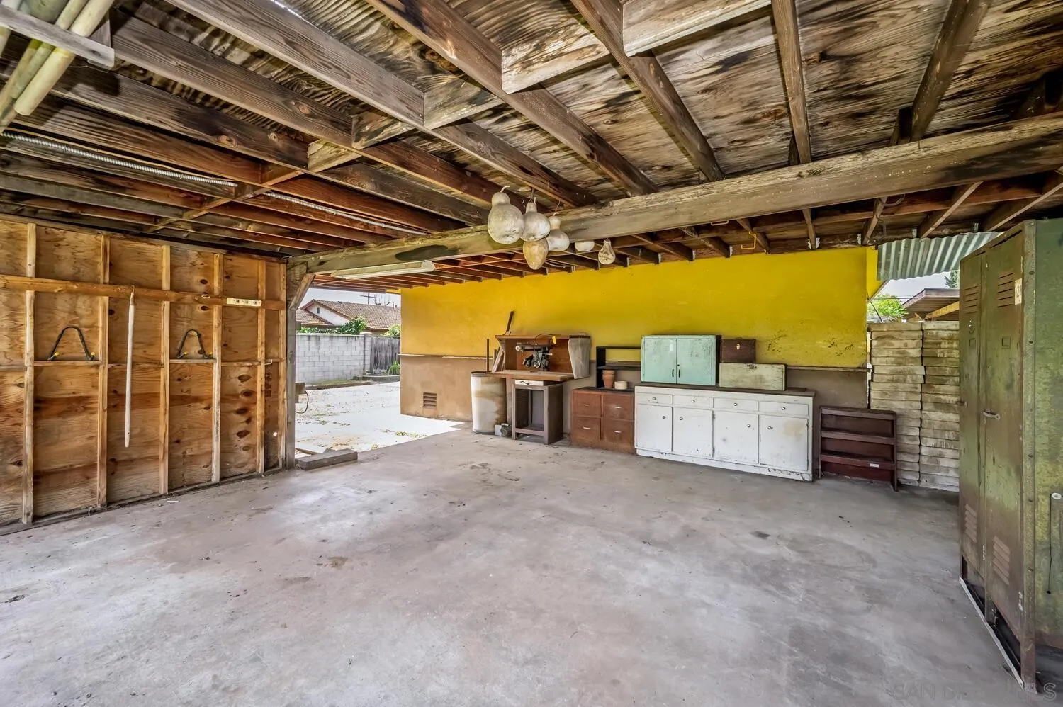 https://cdn.realtyfeed.com/cdn/127/260005994/c7f9a333a495f6231c4cc99f4bc729bd.webp