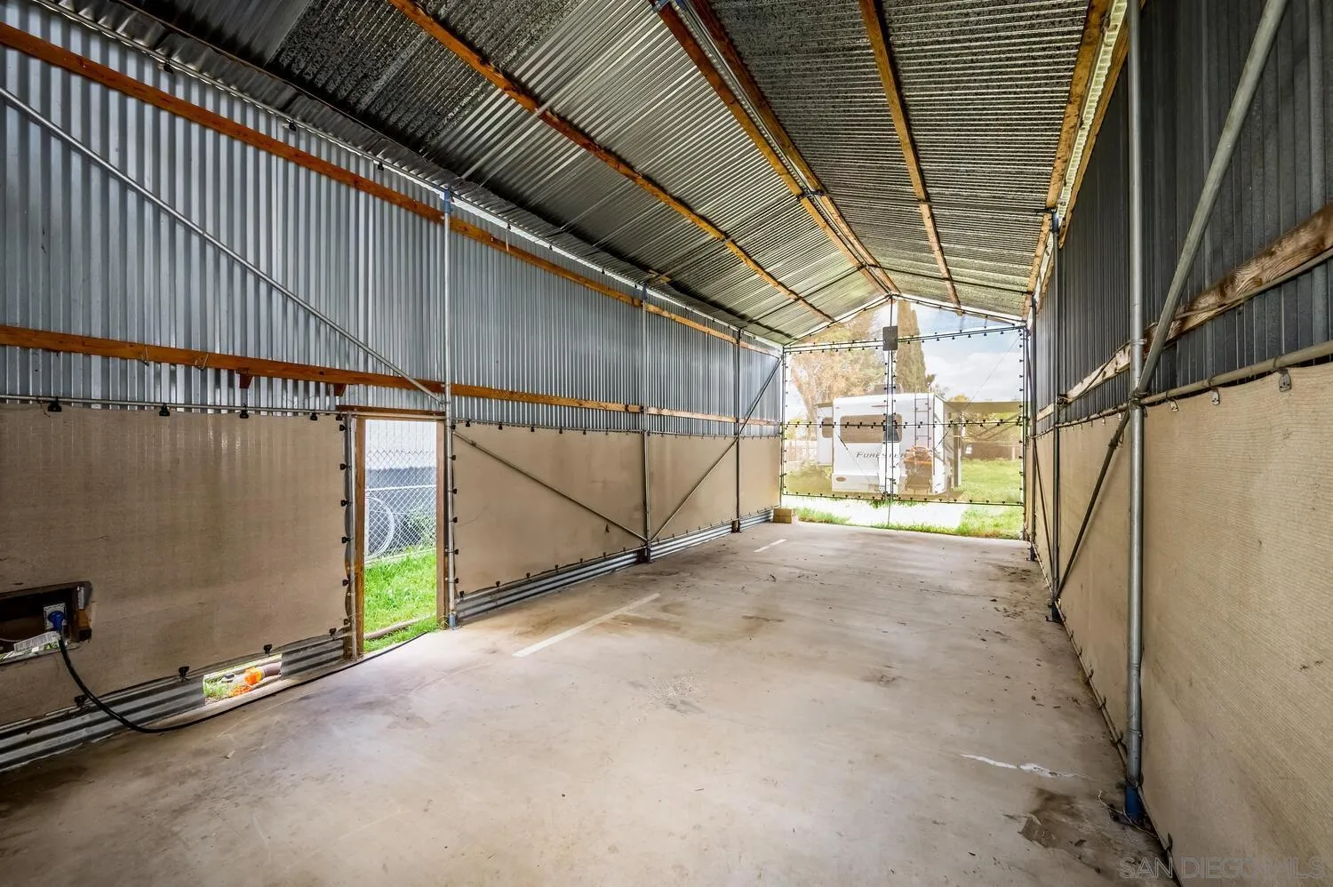 https://cdn.realtyfeed.com/cdn/127/260005994/f48f3b2ffdf1449b5368fe184958d073.webp