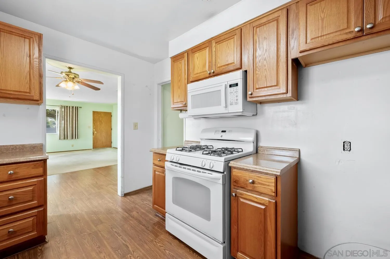 https://cdn.realtyfeed.com/cdn/127/260005994/fd208177a3622b15a7aadb35b25766b6.webp